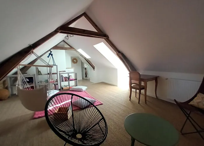 La Maison De Theophile بيت للعطل